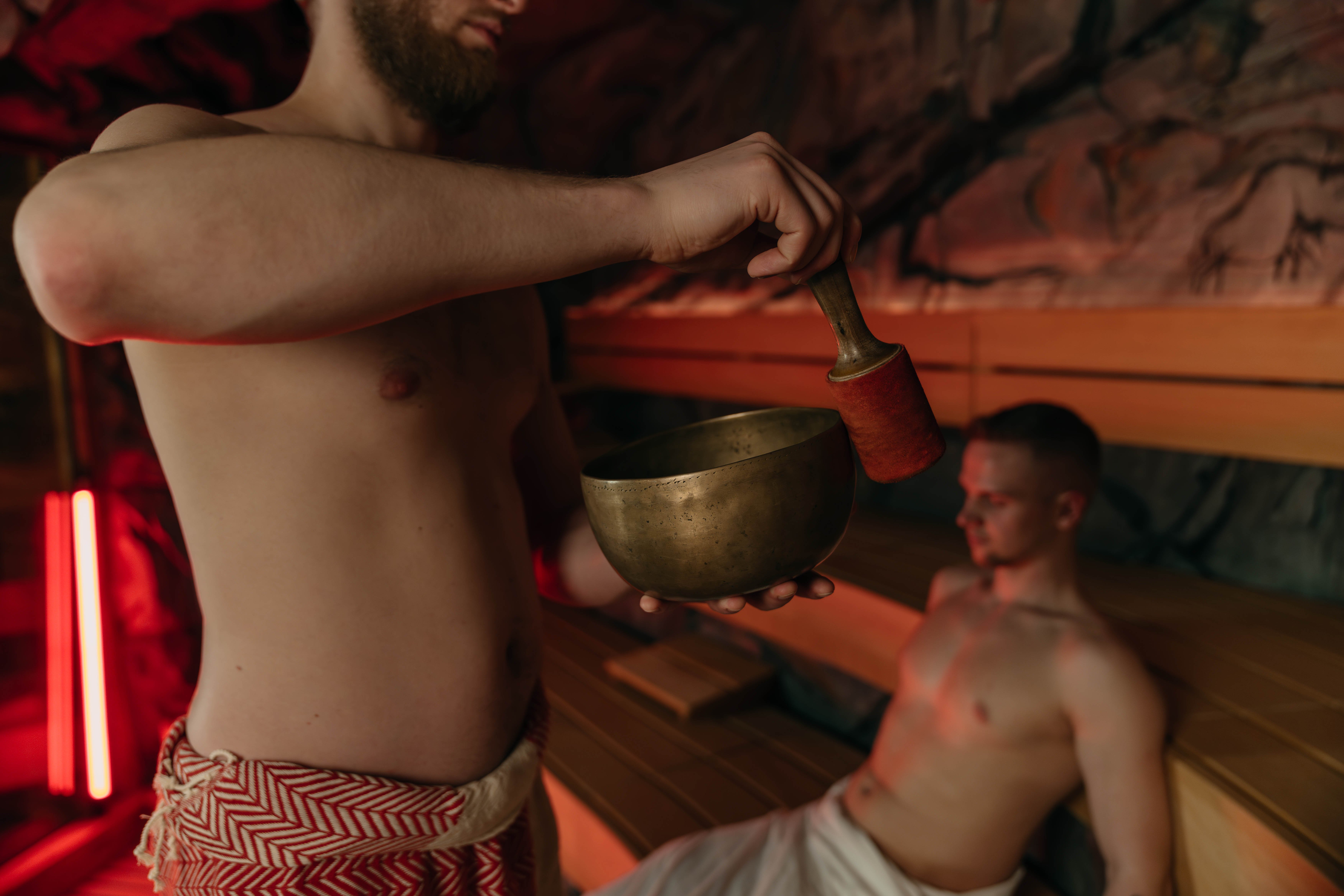 saunovy ceremonial s miskou jeskyně
