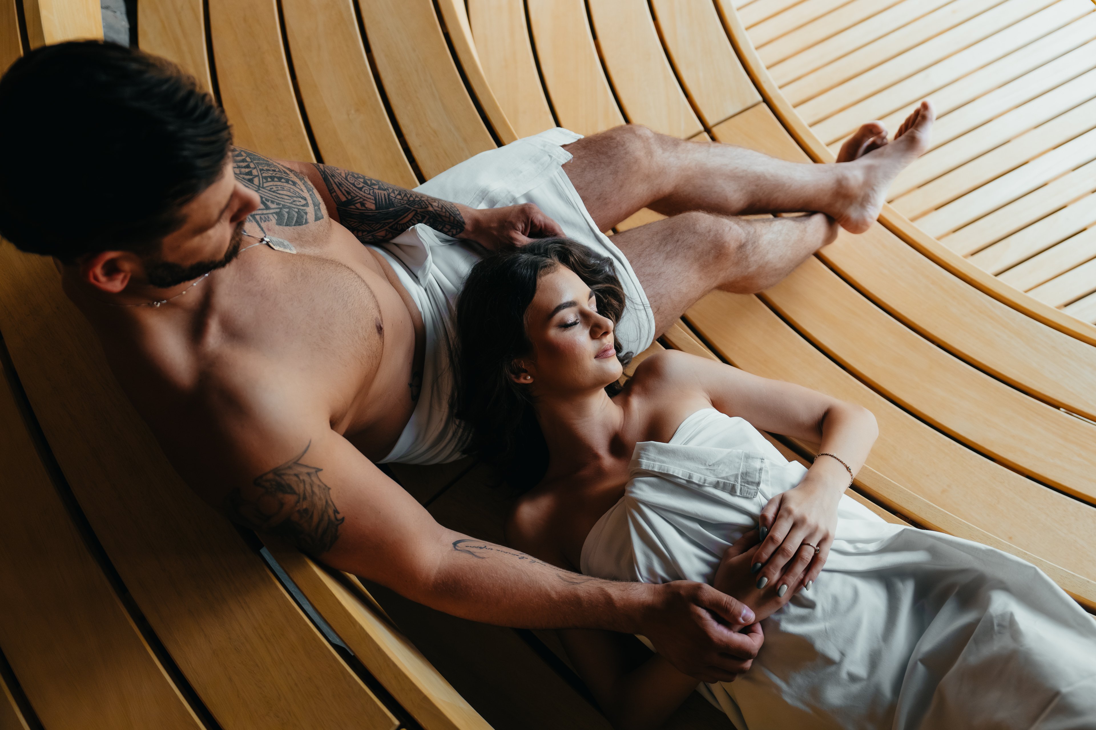 sauna na jezeře pár